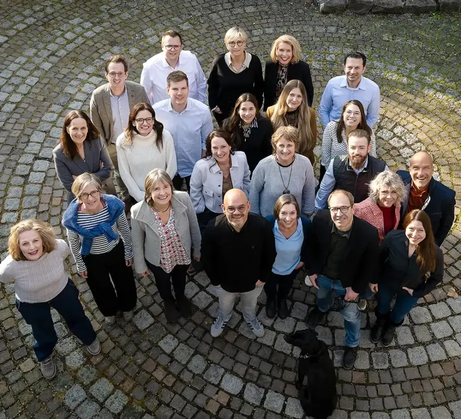 9,000 seminars delivered. How mensch & kommunikation scales leadership training across 20+ languages.