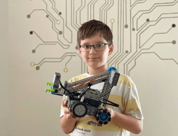 Students working on robotics projects at THE R CHILD